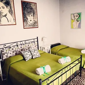 https://casa-elide.catania-hotels.net